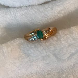 Emerald chip and cubic chip ring
